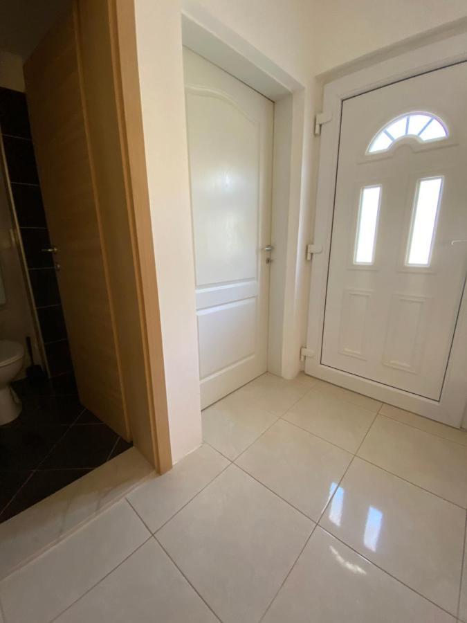 דירות Kaštela Apartman Mila מראה חיצוני תמונה
